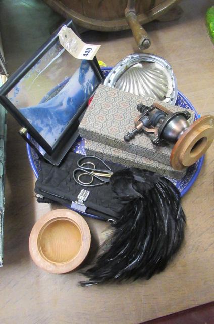 TRAY OF COLLECTABLES Image