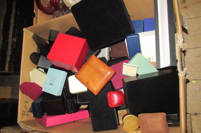 LARGE BOX OF JEWELLERY BOXES Image
