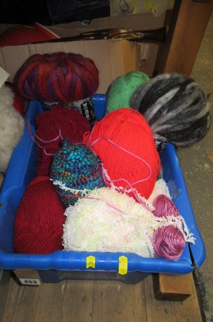 BOX OF MULTI-COLOURED WOOLLEN YARN Image