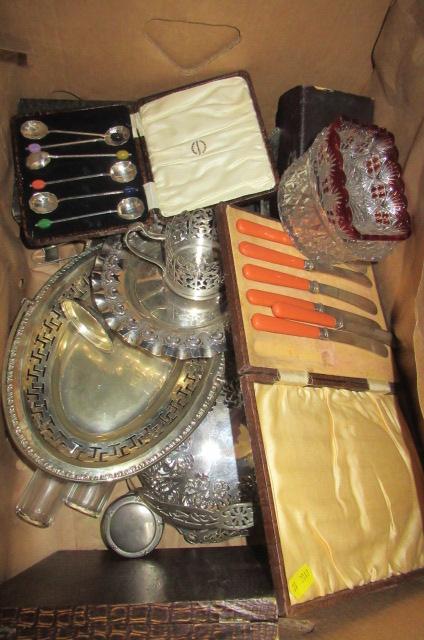 BOX OF EPNS INCLUDING CASED SPOONS AND BUTTER KNIVES Image