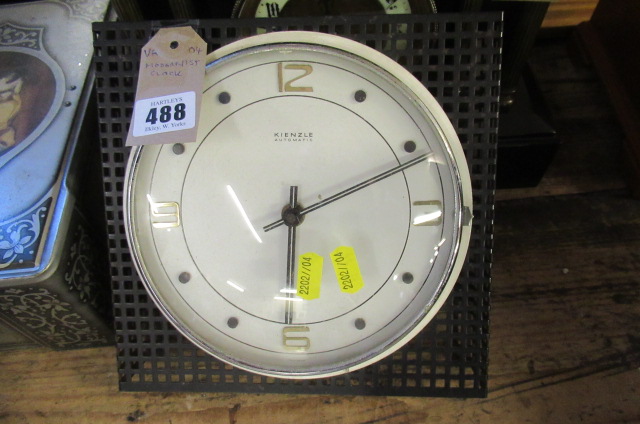 MODERNIST CLOCK Image