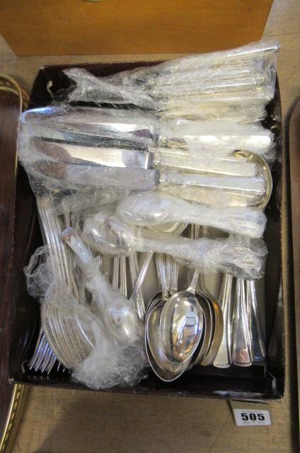 QUANTITY OF CUTLERY Image