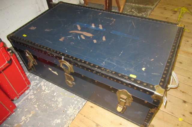 VINTAGE STEAMER TRUNK Image
