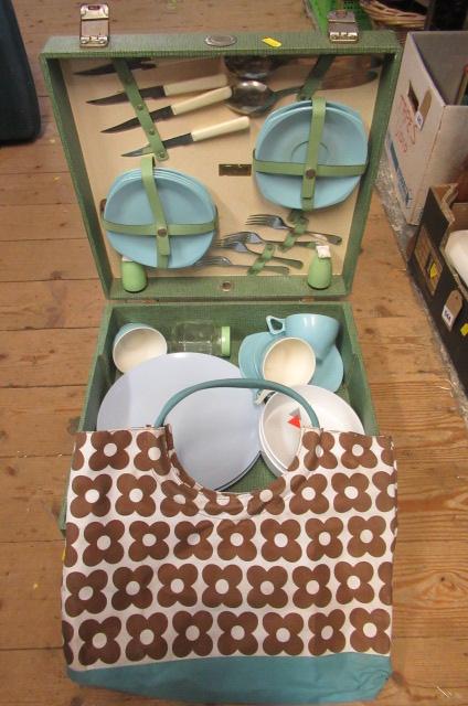 VINTAGE BREXTON PICNIC HAMPER Image