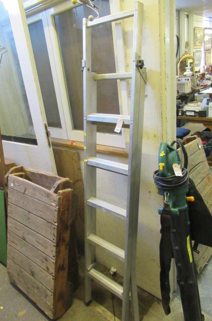 ALUMINUM STEP LADDERS Image