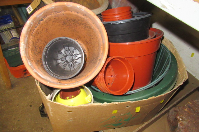 BOX OF PLANT POTS Image