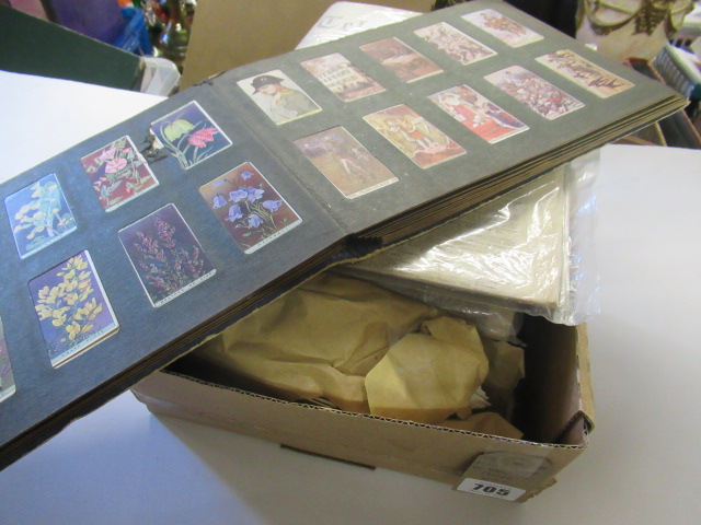 ALBUM AND QUANTITY OF LOOSE CIGARETTE CARDS Image