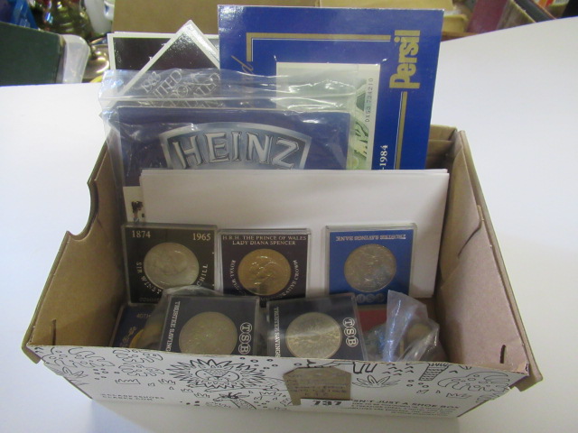 QUANTITY OF COMMEMORATIVE CROWNS  PROOF SET AND A £1 NOTE ETC Image