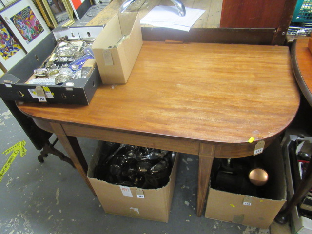 MAHOGANY DEMI LUNE TABLE Image