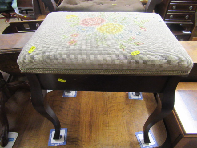 TAPESTRY TOP MUSIC STOOL Image