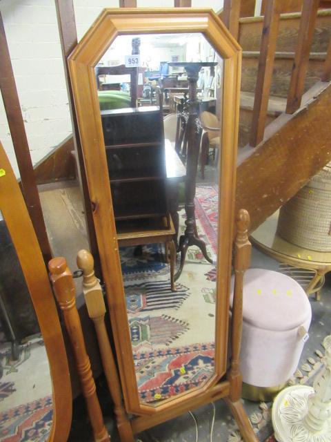 FREE STANDING MIRROR Image