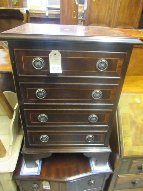 MAHOGANY CHEST OF DRAWERS Image