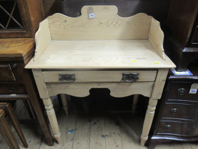 PINE WASHSTAND Image