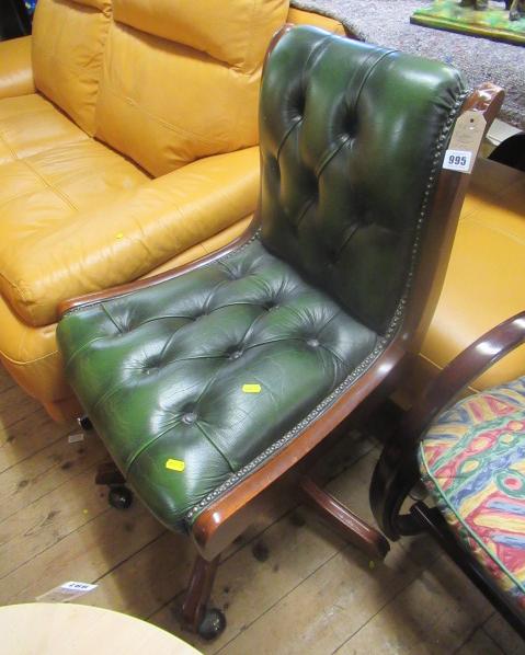 BUTTON BACK DESK CHAIR Image