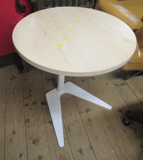 SMALL RETRO STYLE CIRCULAR TABLE Image