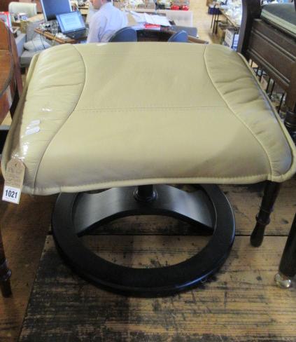 CREAM LEATHER FOOTSTOOL Image