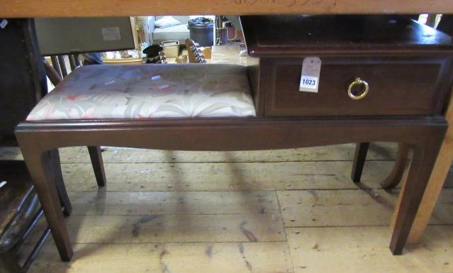 STAG TELEPHONE SEAT Image