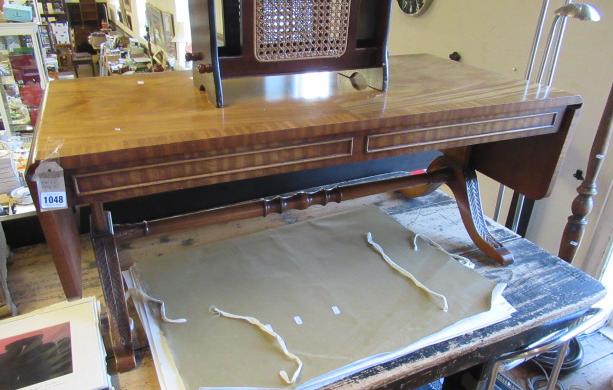 COFFEE TABLE Image
