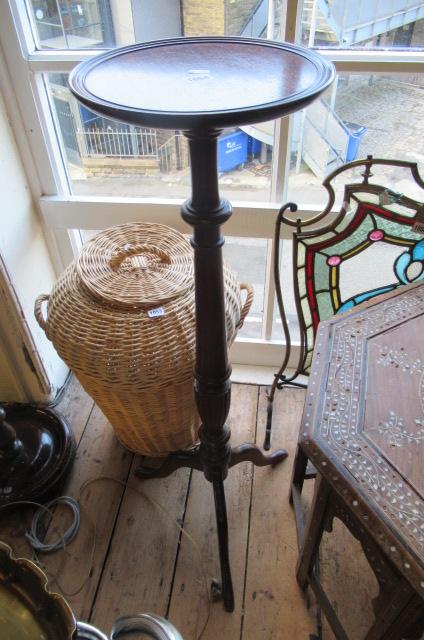 TALL PLANT STAND Image