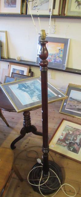 WOODEN STANDARD LAMP Image