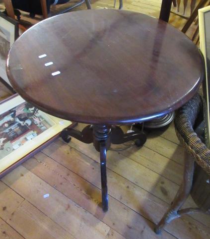 CIRCULAR PEDESTAL TABLE Image
