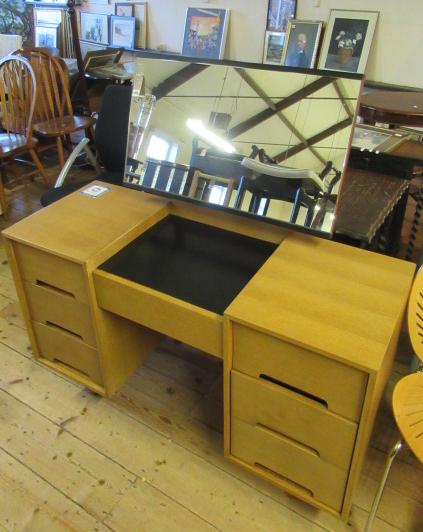 MID CENTURY STAG C RANGE LIGHT OAK DRESSING CHEST/DESK Image