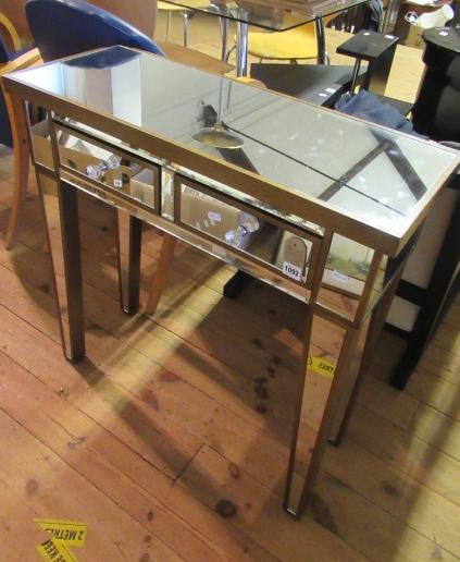 MIRRORED SIDE TABLE Image