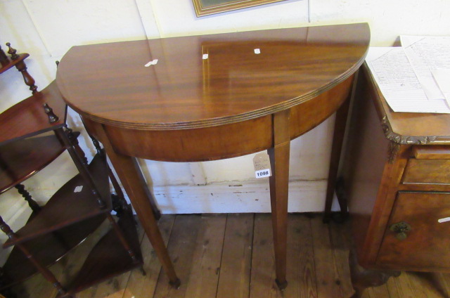 SEMI CIRCULAR TABLE Image
