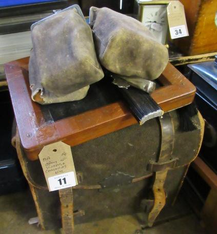 QUANTITY OF VINTAGE CAMERAS ETC Image