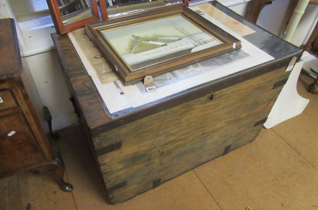 LARGE PINE CHEST Image
