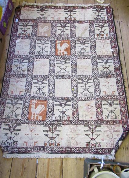 PATTERNED RUG Image