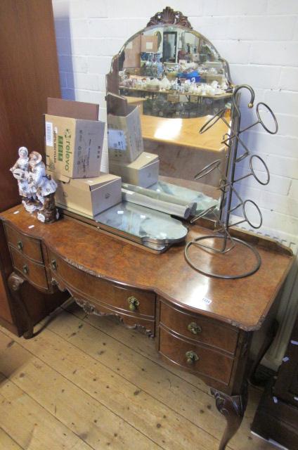 WALNUT DRESSING TABLE Image