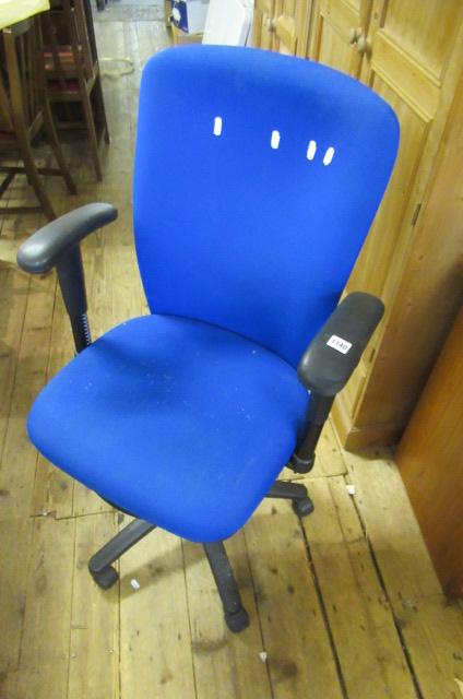OFFICE CHAIR Image