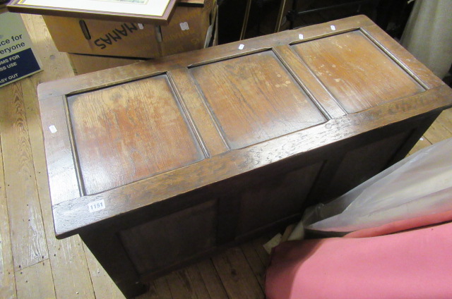 OAK PANELLED AND CARVED BLANKET BOX Image