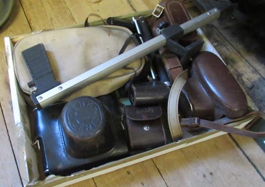 QUANTITY OF VINTAGE CAMERAS INCLUDING CINE CAMERA AND ACCESSORIES Image