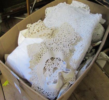 BOX OF LINEN AND TABLECLOTHS Image