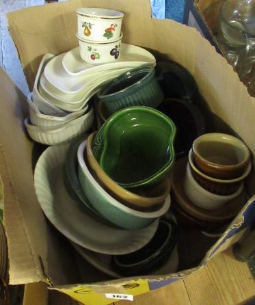 BOX OF MISCELLANEOUS KITCHEN CERAMICS Image