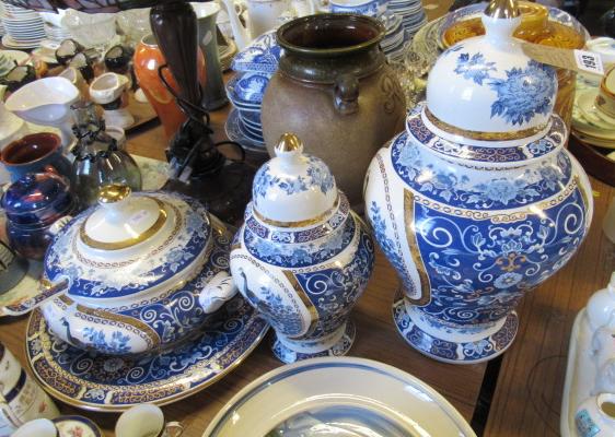 TUREEN  PLATE AND TWO MATCHING LIDDED JARS Image