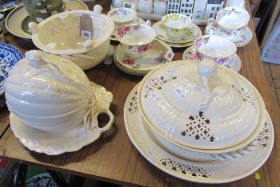 THREE PIECES OF LEEDS CREAMWARE Image