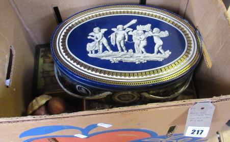 BOX OF VINTAGE TINS INCLUDING MUSICAL FIGURE Image
