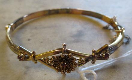 9CT GOLD AND RUBY STIFF HINGED BANGLE Image