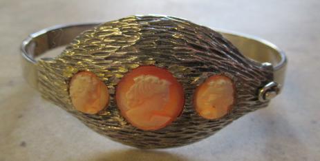 SILVER CAMEO BANGLE Image