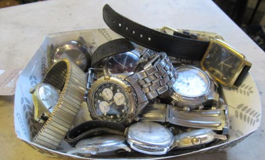 QUANTITY OF GENTS WRISTWATCHES Image