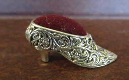 SILVER SHOE PIN CUSHION Image