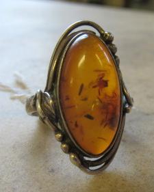 SILVER AND AMBER RING Image