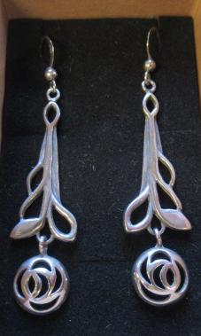 PAIR OF ART NOUVEAU STYLE EARRINGS Image