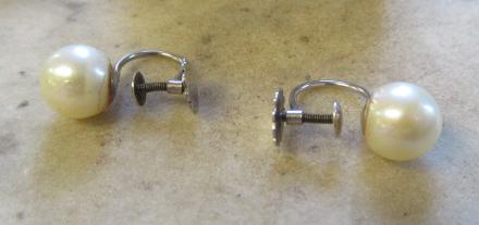 9CT WHITE GOLD AND PEARL EARRINGS Image