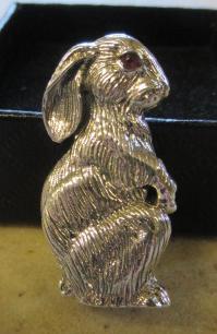 SILVER HARE BROOCH Image