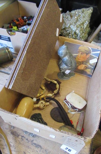 BOX OF CHINESE ITEMS Image