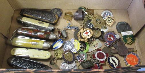 BOX OF PEN KNIVES AND BADGES Image